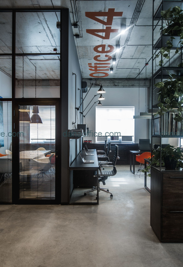 Thiết kế cửa sổ lớn để tận dụng tối đa ánh sáng tự nhiên