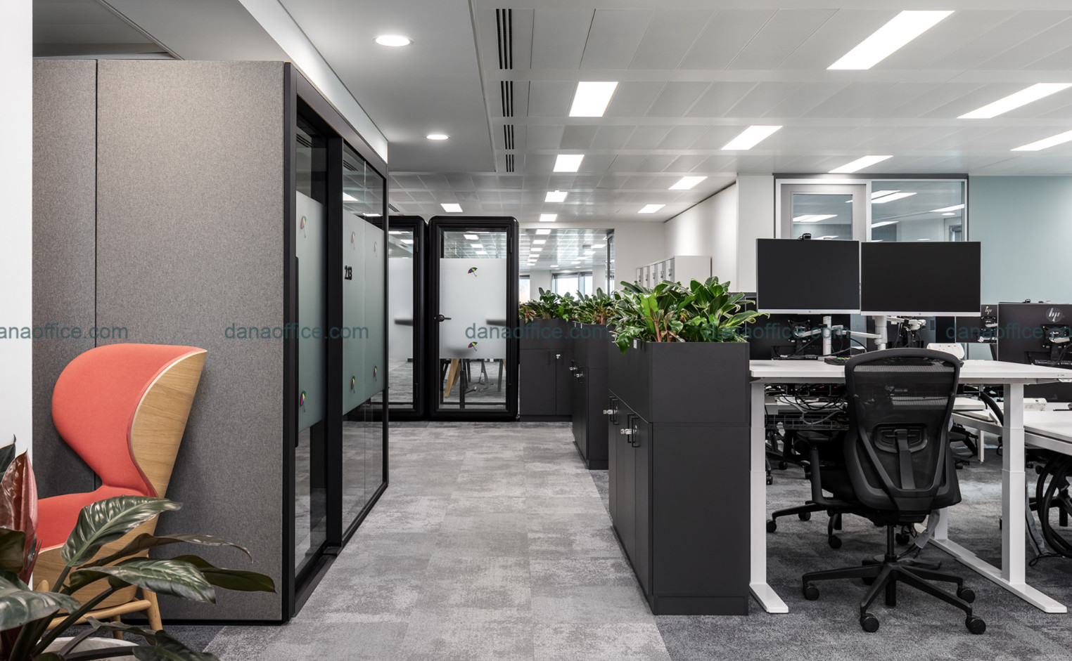 Tông màu đen và xám tạo sự gọn gàng, sạch sẽ và hiện đại