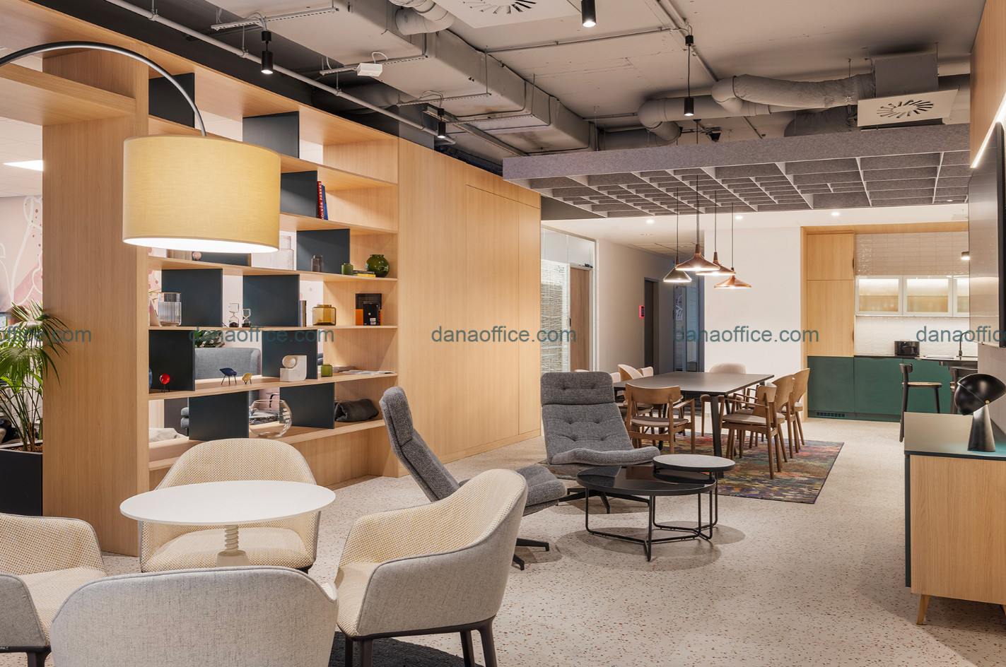 Thiết kế không gian làm việc đồng bộ với thương hiệu 