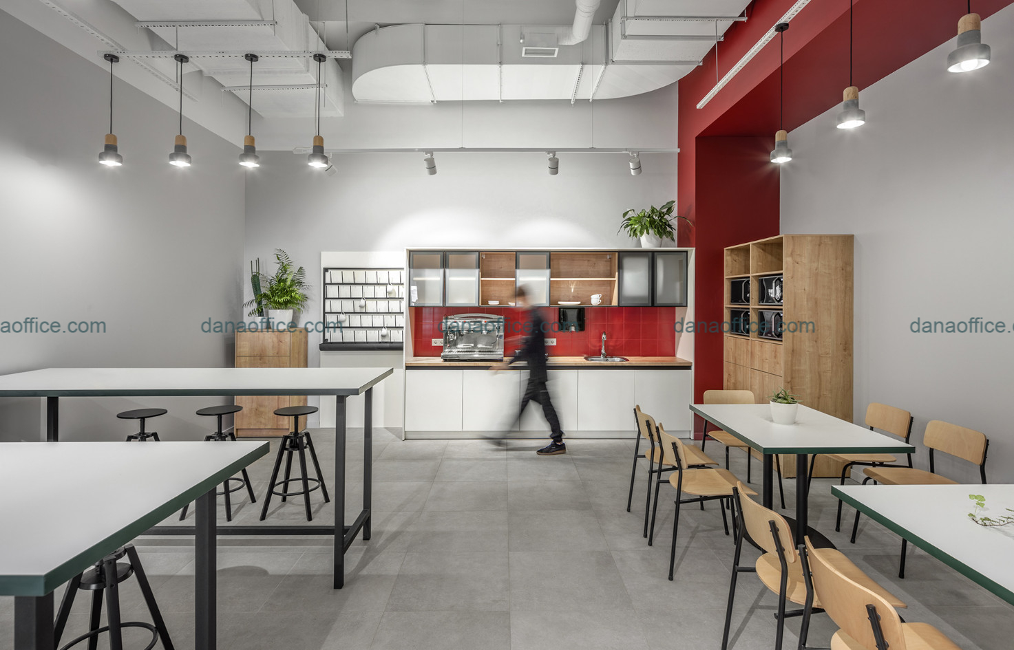 Thiết kế khu vực bếp riêng phục vụ cho nhân viên