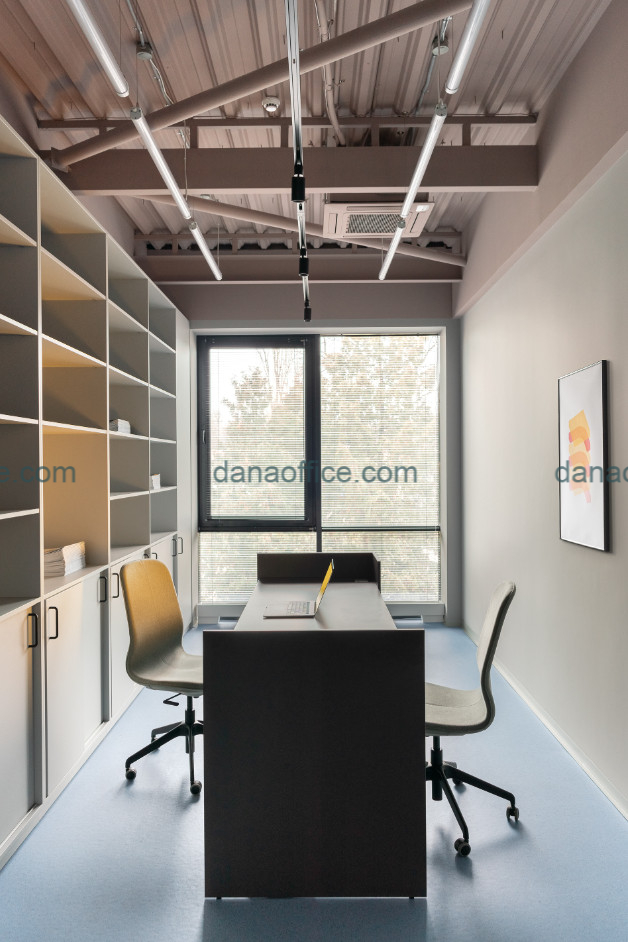 Thiết kế cửa sổ lớn để tận dụng ánh sáng tự nhiên