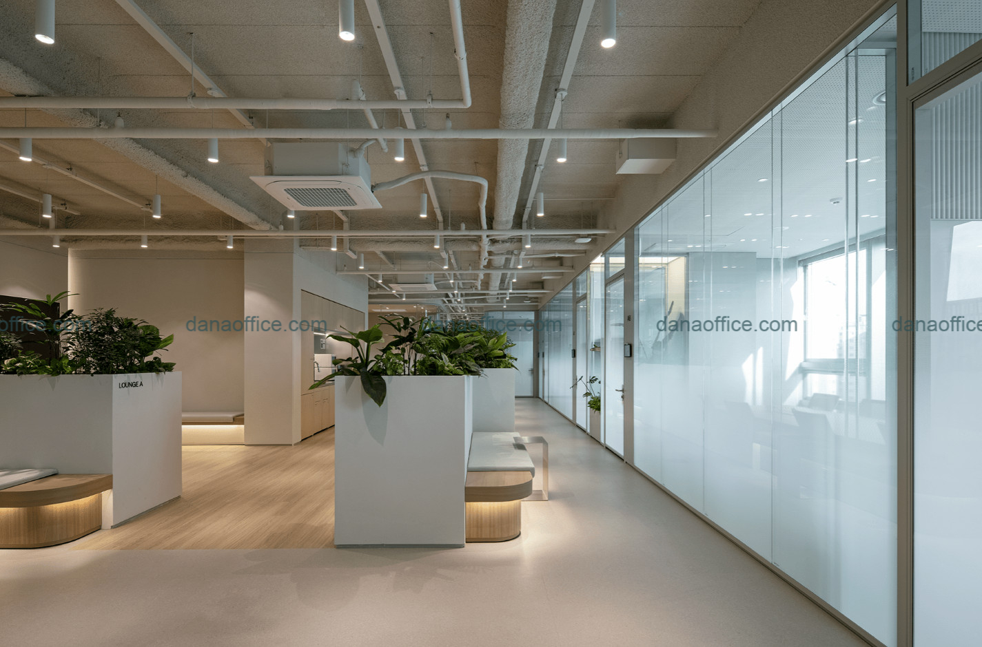 Văn phòng đảm bảo hệ thống ánh sáng và thông gió