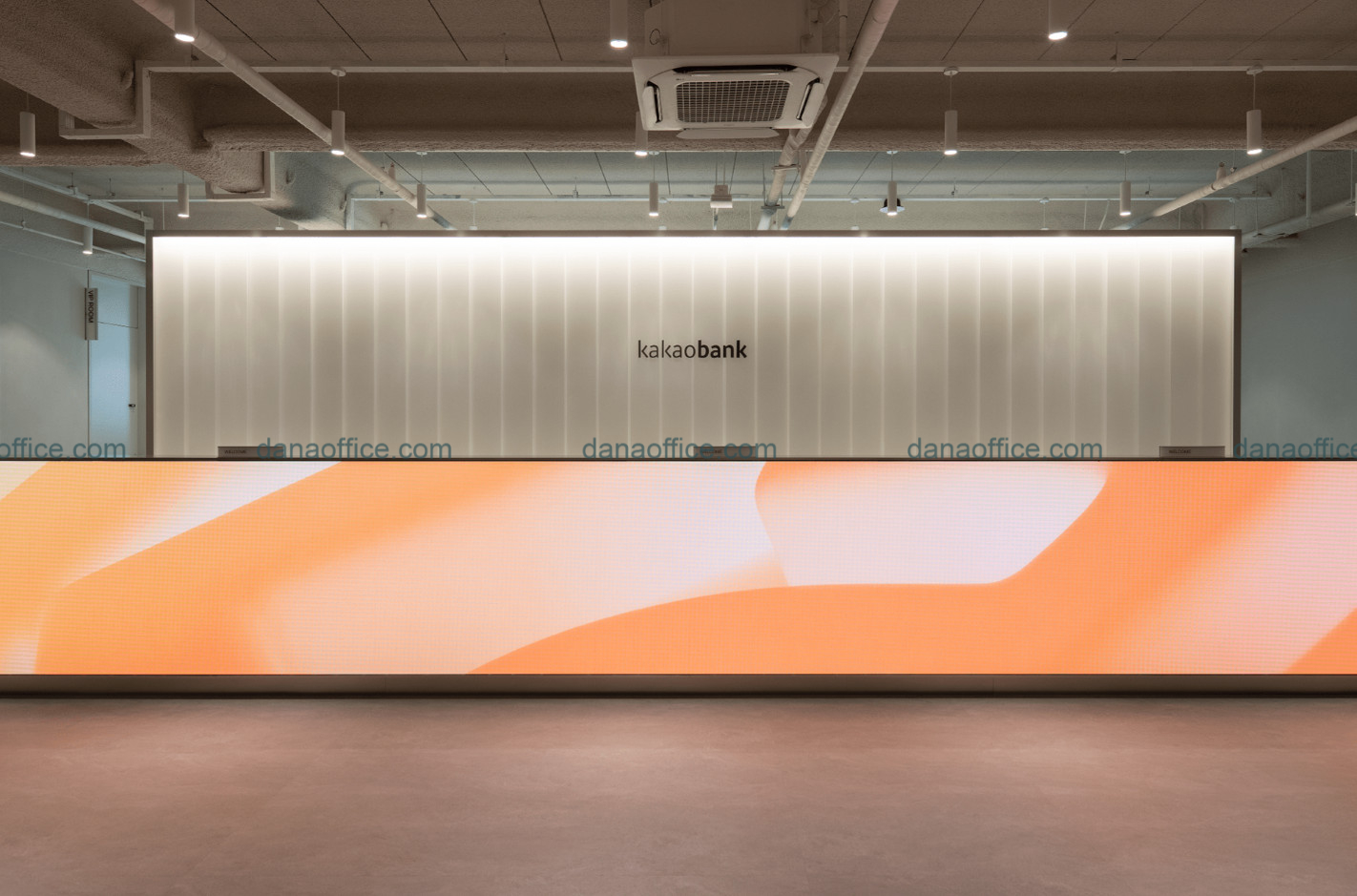 Thiết kế quầy lễ tân nổi bật